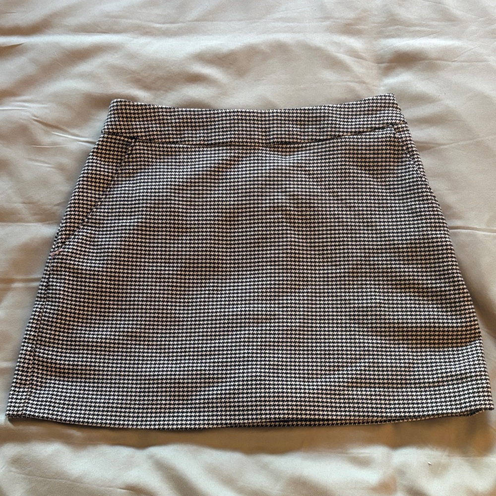 Abercrombie & Fitch Black and White Houndstooth Mini Skirt